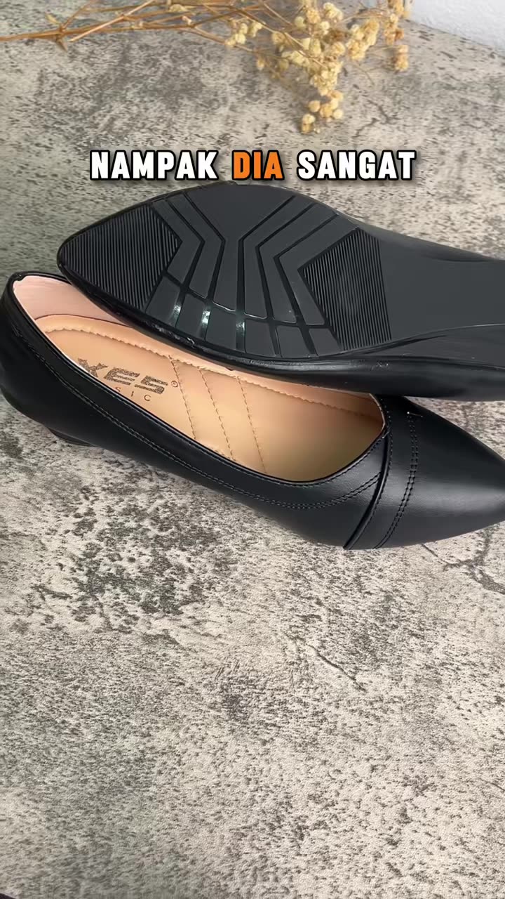 Kalau tak tahu nak bagi apa... ni jawapan dia ?                #xesshoes #kasutxes #shoesforeverymoment #fyp #OOTD #kasutwanita #wedges #comfort #fashion #kasut #racuntiktok #GRWM #jomlocal #jomlokal #brandlokal