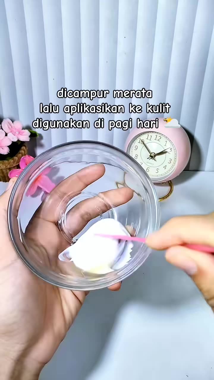 banyak yang nanya, ini boleh di campur ga? boleh yah beb 🥰, tapi untuk kulit sensitif bisa coba dikit dulu yah mix nya, kalau cocok baru lanjut lagi 🥰✨       #bodycare #bodycareroutine #ahabodyserum #alphaarbutin #whiteinc