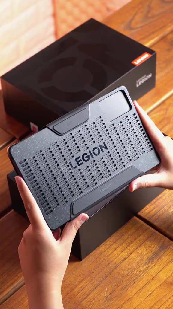 Legion Tab Gen 3 ini siap jadi alat tempur untuk ngalahin lawan main kamu✨ Unitnya ready stock di toko kami dan spesial pembelian sampai tanggal 31 Oktober ada free gamepad dan bluetooth keyboard loh✨ Jangan sampai kehabisan ya😉      #legiontabge...