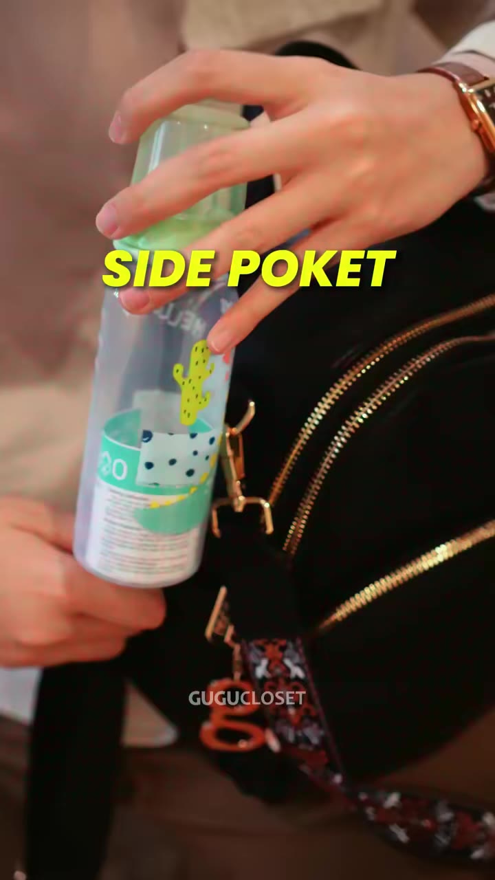 Mochi direka untuk mudahkan rutin harian dengan anak — semua barang ada tempat sendiri, tak perlu lagi selongkar masa tengah rush. Handsfree, lebih tenang, lebih mudah bersama Mochi🤍 #mochibygugu #gugucloset #backpack #bagtravel #gugu02