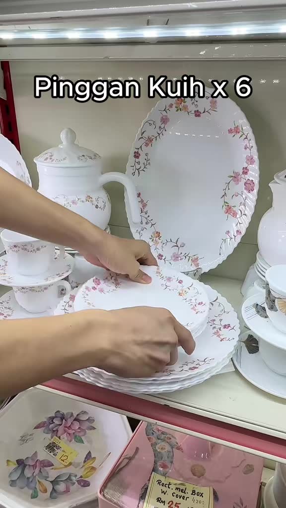 Replying to  Yang Set 46pcs ini ada Teko. Untuk 6 Orang Makan Materialnya ialah Kaca Opal.         #minotex #kacaopal #dinnerset #setmakan #setmakanmurah #opaldinnerplates #opaldinnerware