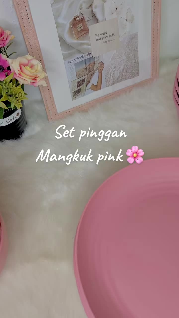Korang dah ada ke set plate nie 🫣😍 kalau tade meh cuba beli 🫢          #setpingganpink #pingganplastik #pink #mangkukpink #viral #trending #pink #pinkkitchen