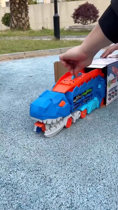 Dinosaur Eating Cars Toys Novelty Dinosaur Swallowing Truck Girls Babies Preschool Kids Party#shopeemy #racunshopee #viral #fyp