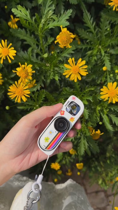 ￼[NEW LAUNCH] Insta360 GO 3S Retro Bundle Special Edition 128GB Red - Small 4K Vlogging Camera, Hands-Free POV Cam, Retro Filters, 4K30fps, Extra Btte