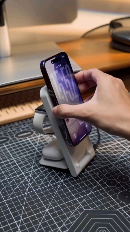 (pattern lain) Rocoren 3-in-1 ni magnetik & lipat—cas iPhone, AirPods & iWatch serentak. #wirelesscharger #3in1charger #magneticcharger #fastcharge