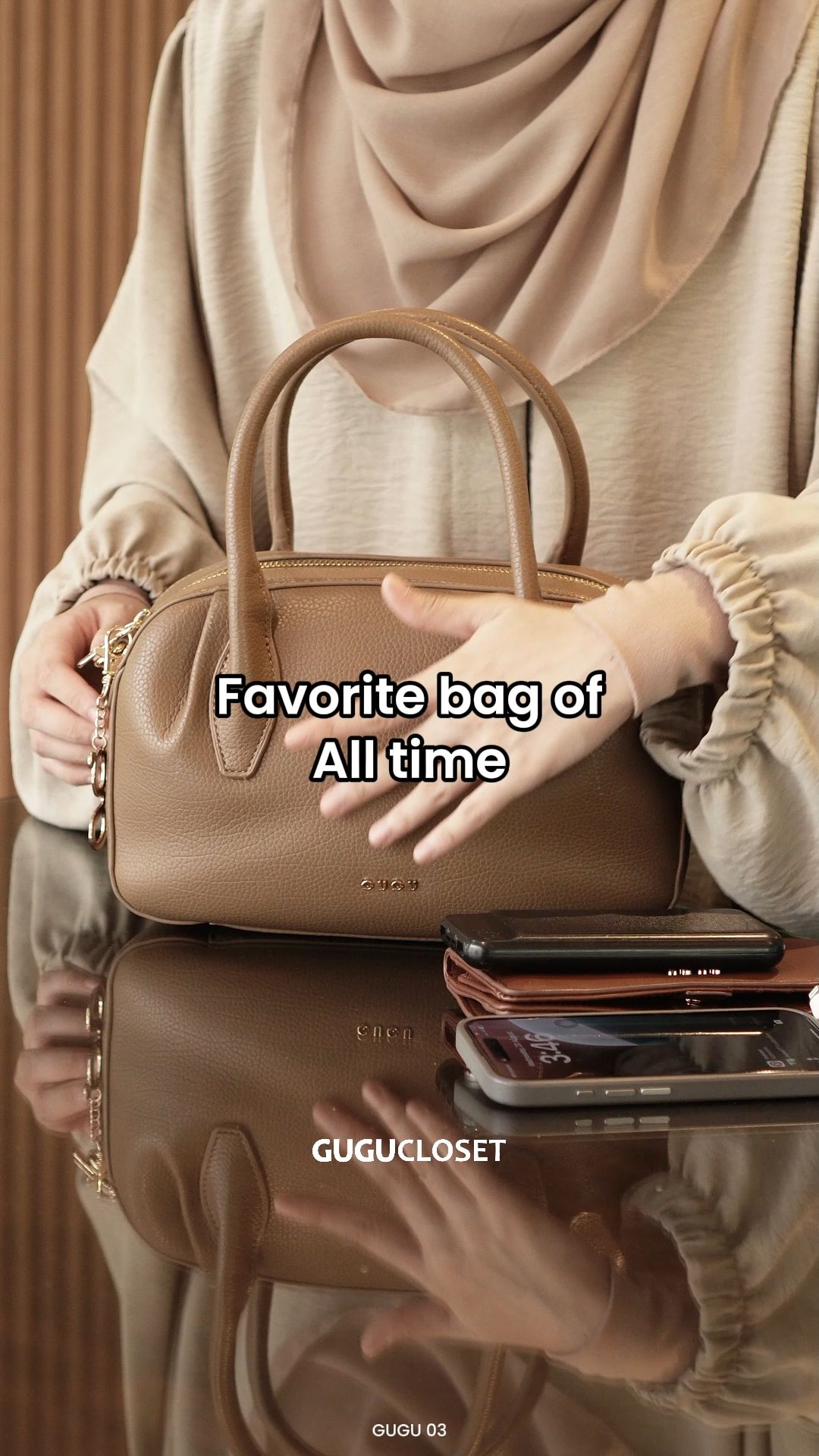 Kadang nk travel nk pakai handbag yg bole isi byk barang.mcm bag Adra ni kalau isi byk barang travel pun still nmpk terletak. #adrabygugu #gugucloset