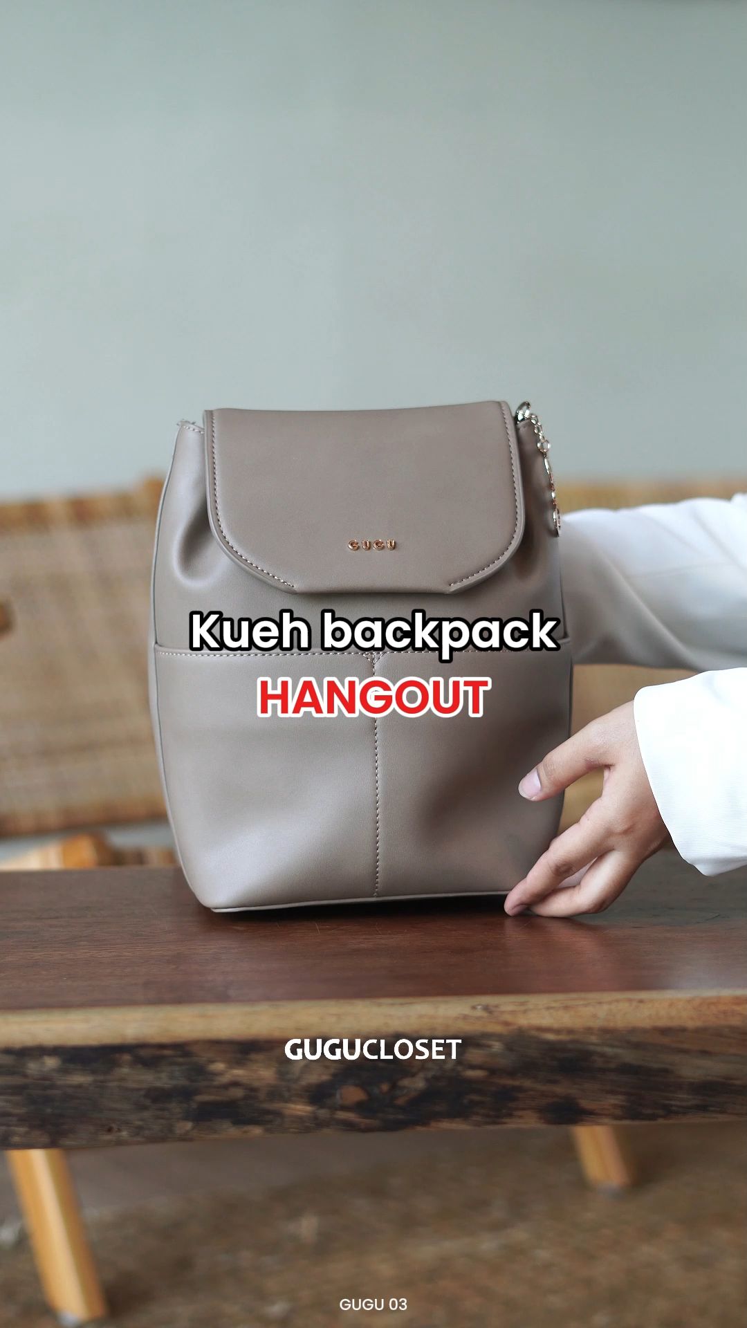Backpack Kueh ni memang sesuai untuk hangout. Ringan, tali boleh laras ikut keselesaan, dan senang nak bawa ke mana-mana.#kuehbygugu #gugucloset